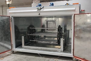 Internal rotating equipment drying oven
