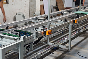 Left and right reflux double speed chain production line